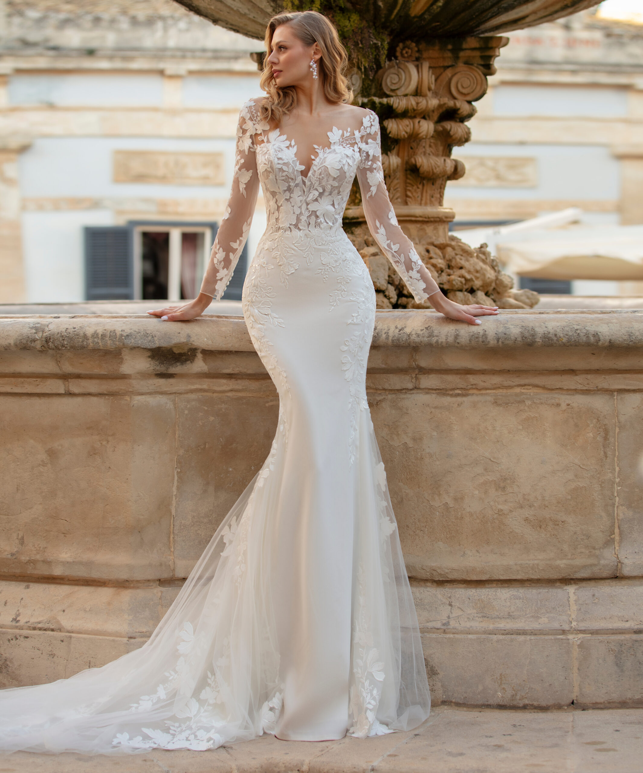 Ada face Jarice robe de mariée sirene crêpe dentelle tulle manches longues en dentelle décolleté V traîne boutique de robes de mariée Paris