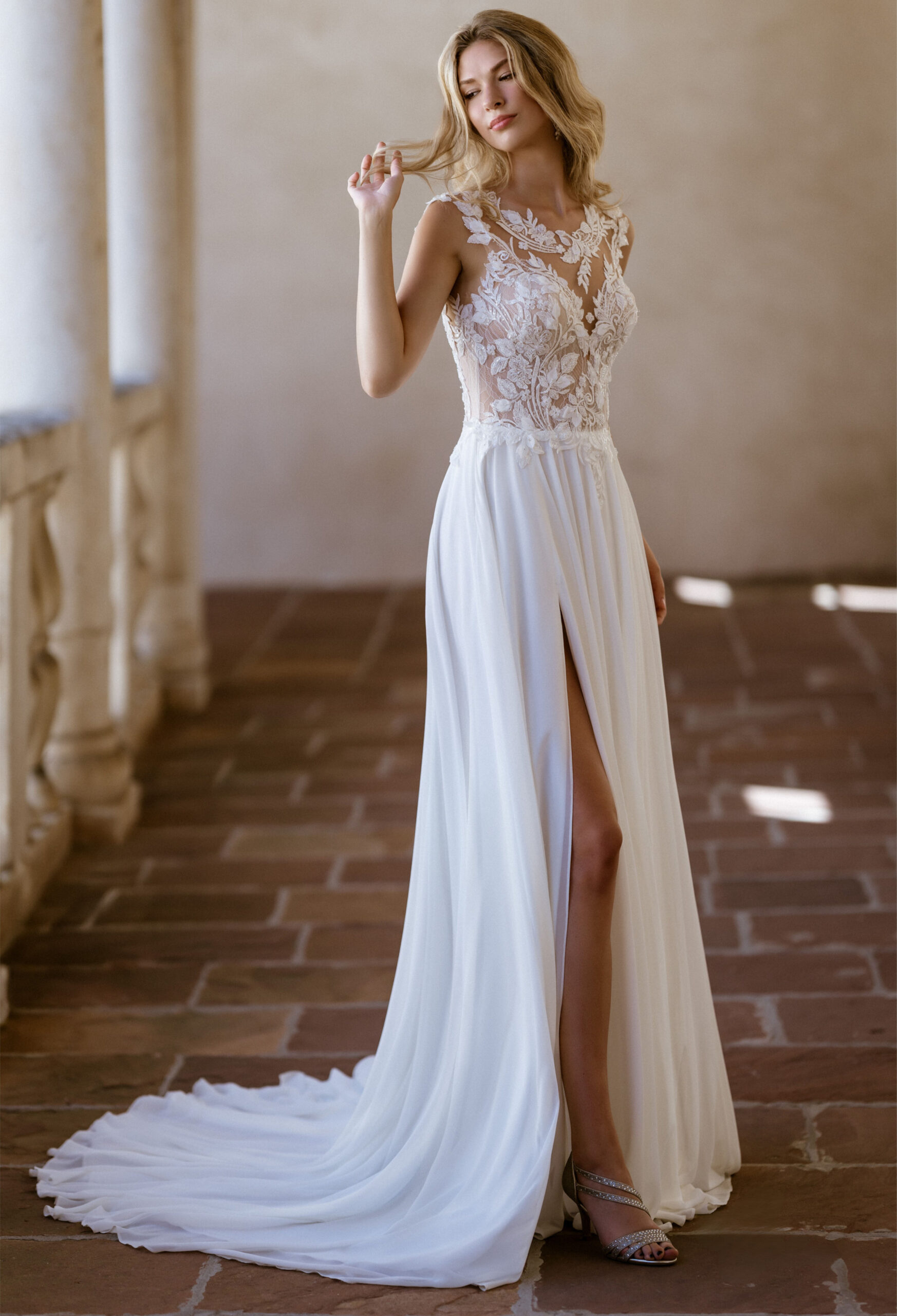 Adria face MS Moda robe de mariée fluide trapèze top dentelle jupe fendue mousseline traîne boutique de robes de mariée Paris