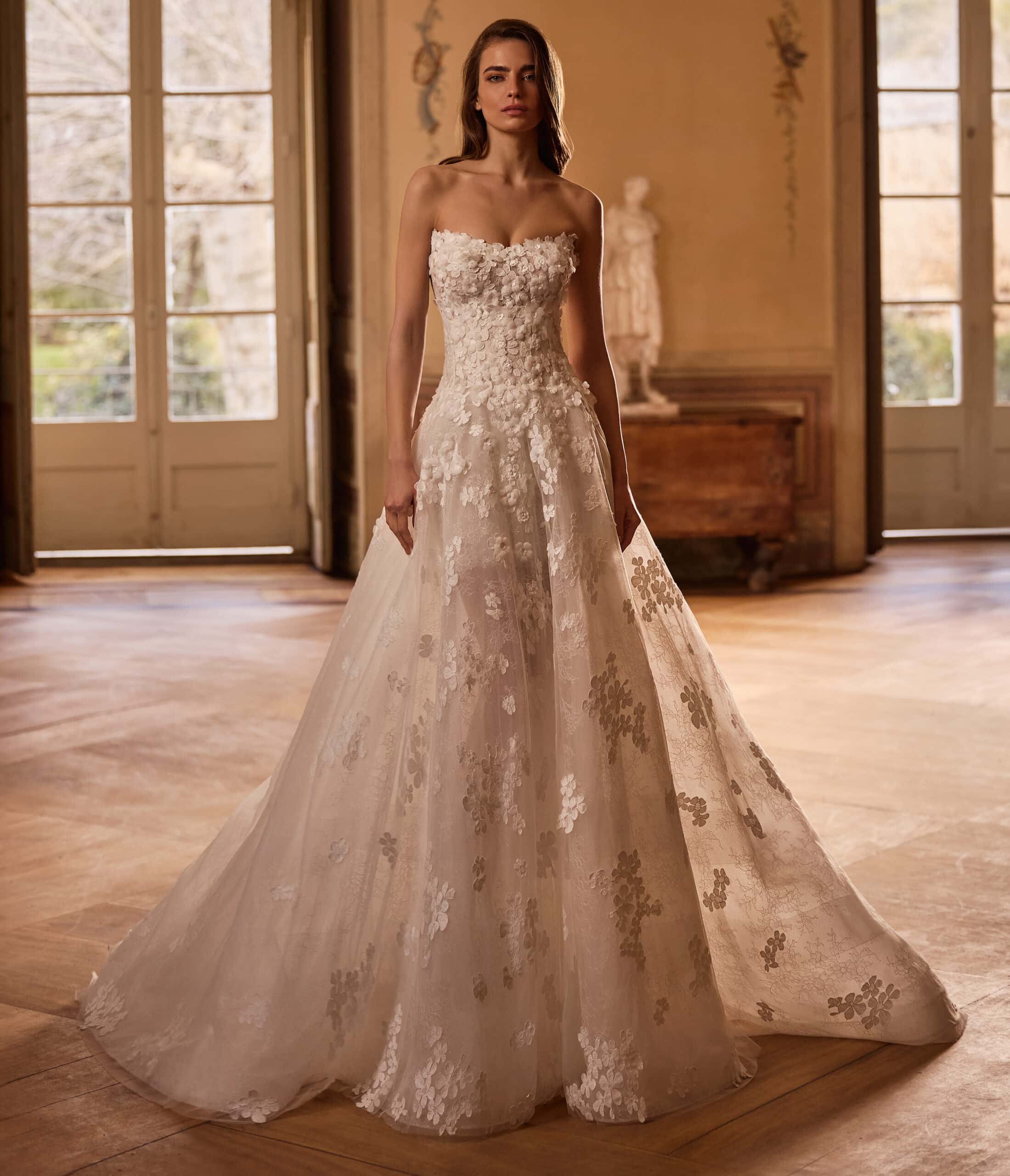 Alessandra face Alberto Palatchi robe de mariée amovible princesse robe courte dentelle bustier vague boutique de robes de mariée Annecy