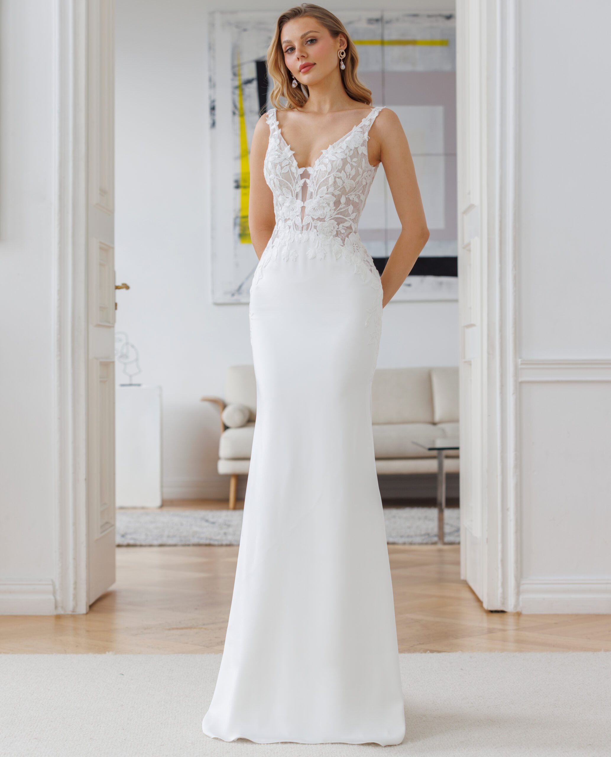 Annemarie face Jarice robe de mariée sirène crêpe dentelle décolleté V bretelles traîne boutique de robes de mariée Paris