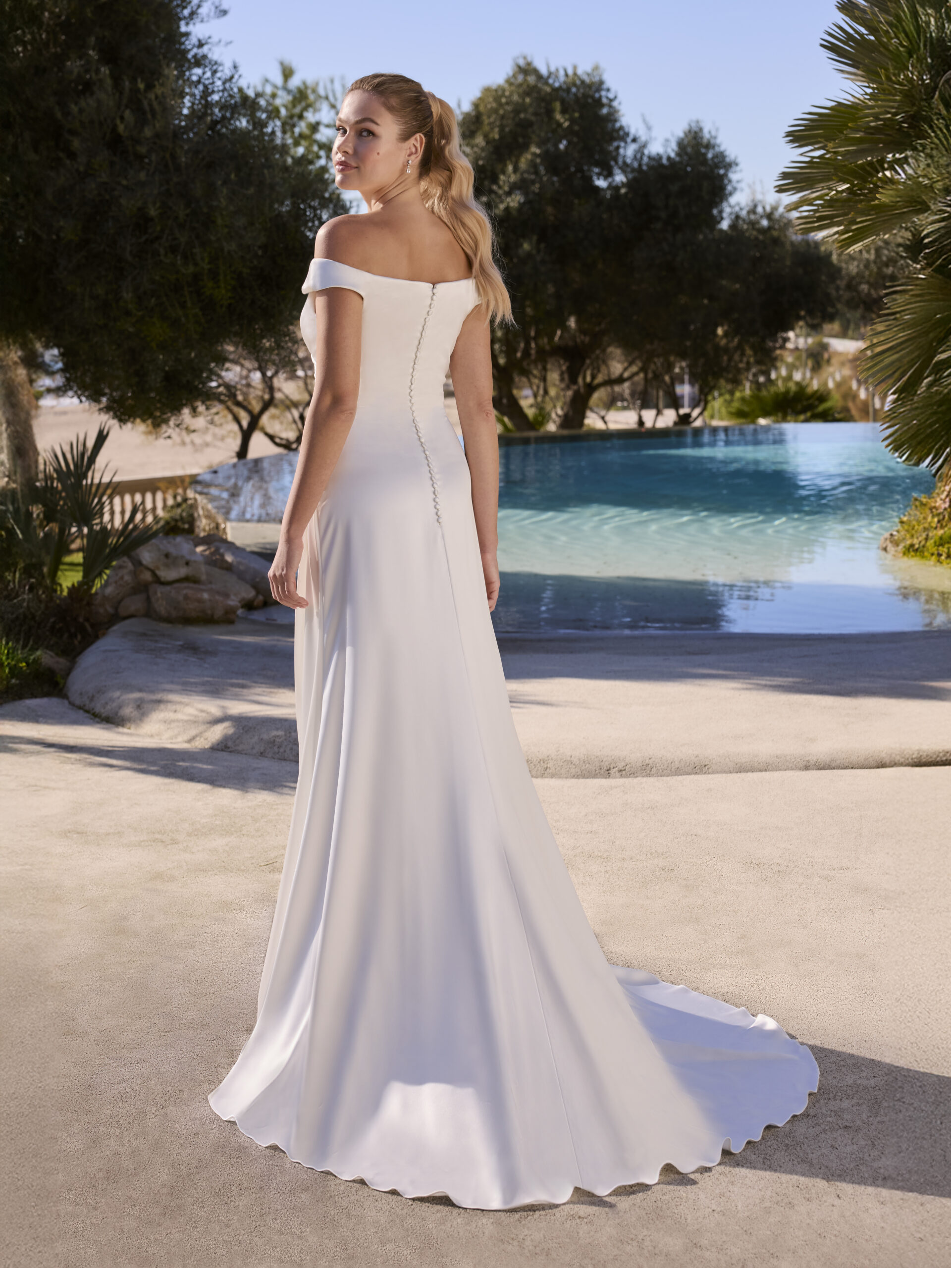 CLIANTHUS dos Ladybird robe de mariée sirène A-line trapèze drapé satin mikado décolleté V jupe fendue boutique de robes de mariée Paris