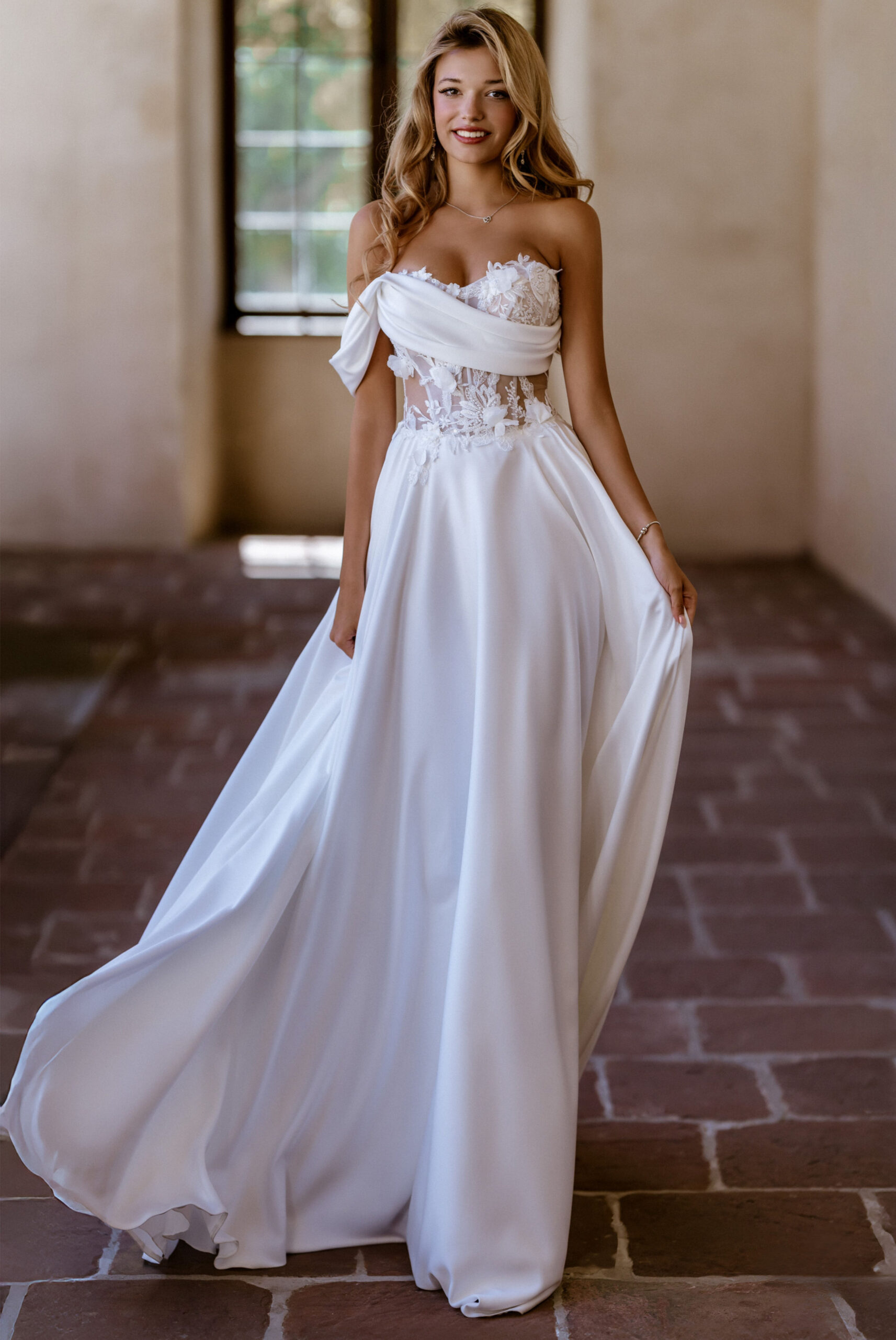 Cordelia face MS Moda robe de mariée fluide trapèze A-line bustier coeur dentelle drapé manchettes asymétrique traîne boutique de robes de mariée Annecy