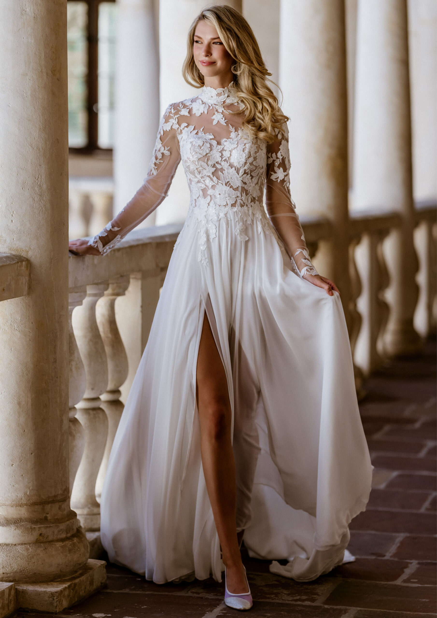 Corvina face MS Moda robe de mariée fluide trapèze top manches longues dentelle jupe mousseline fendue traîne boutique de robes de mariée Annecy