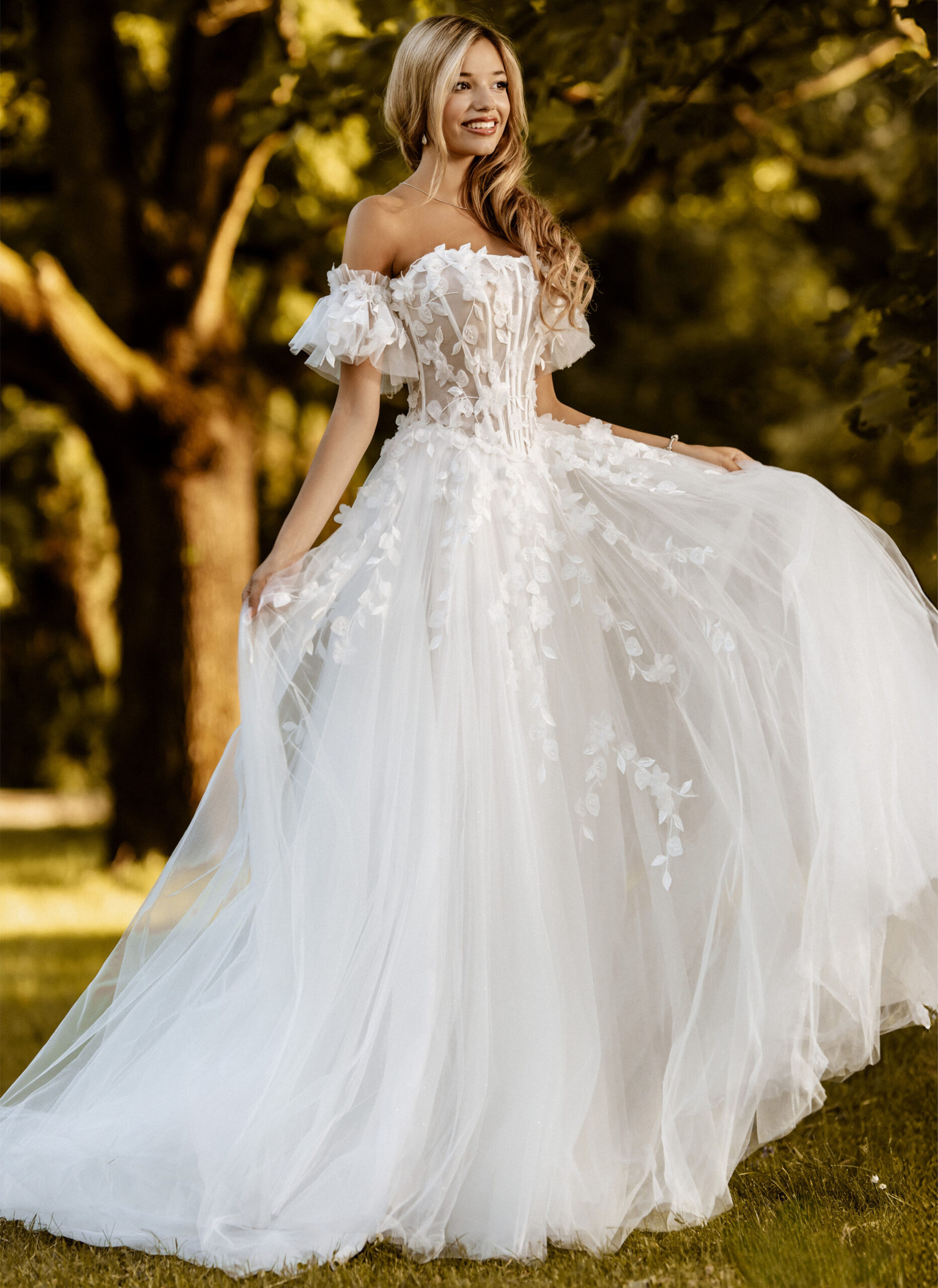 Elyn face MS Moda robe de mariée princesse trapèze A-line tulle dentelle bustier vague corseté boutique de robes de mariée Annecy magasin de robes de mariée Nogent sur Marne