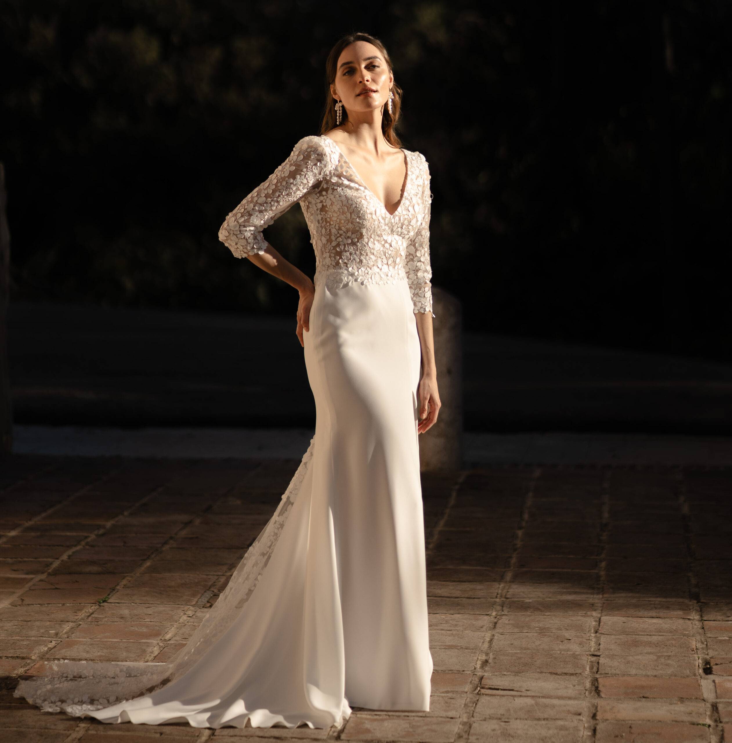 Endless love 1 face Marylise robe de mariée fluide bohême simple crêpe mousseline décolleté V dos nu manches 3/4 dentelle quille dentelle traîne boutique de robes de mariée Paris