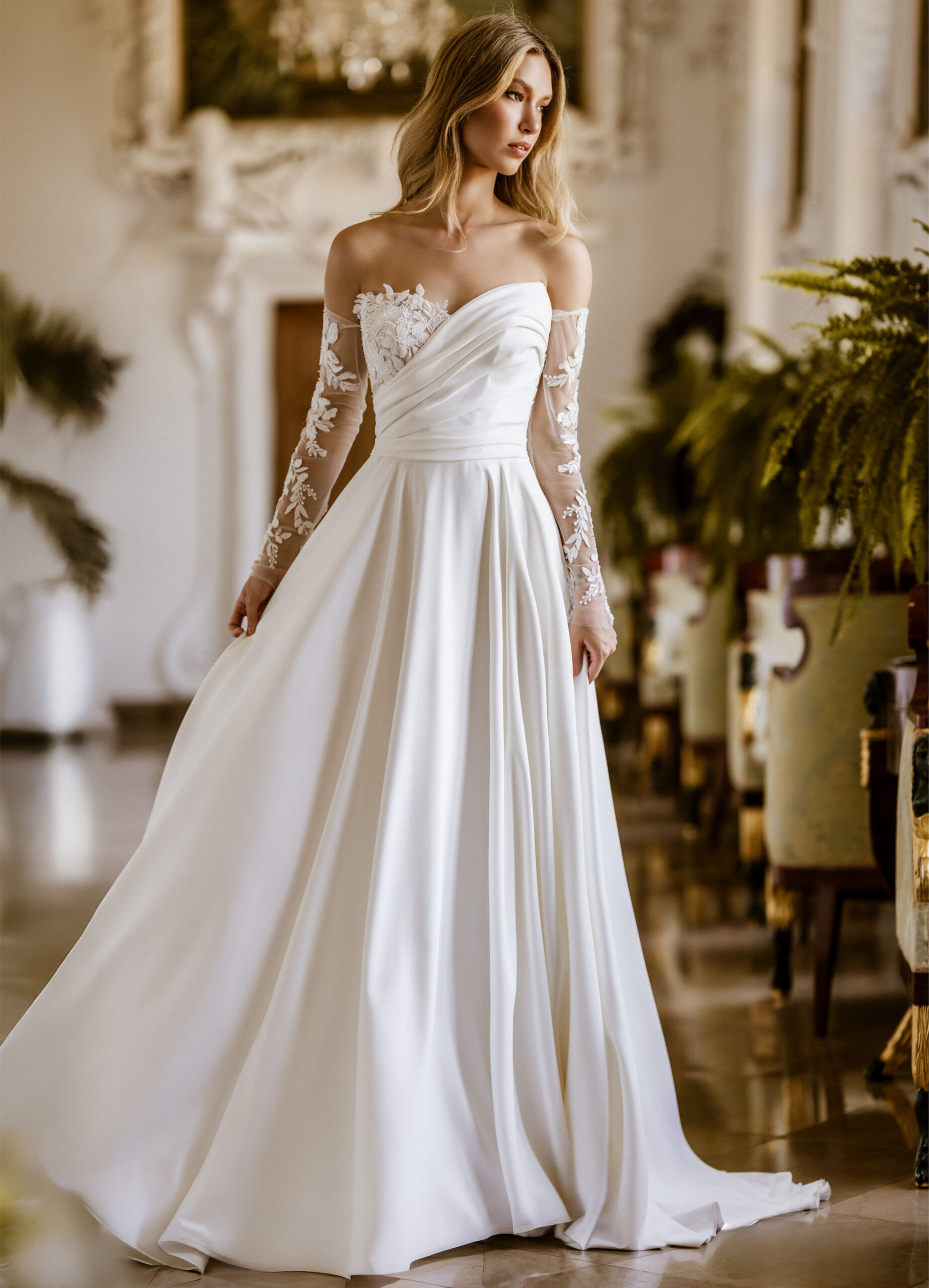 Gabrielle face MS Moda robe de mariée A-line trapèze fluide bustier drapé asymétrique coeur jupe fluide traîne boutique de robes de mariée Paris boutique de robes de mariée Annecy