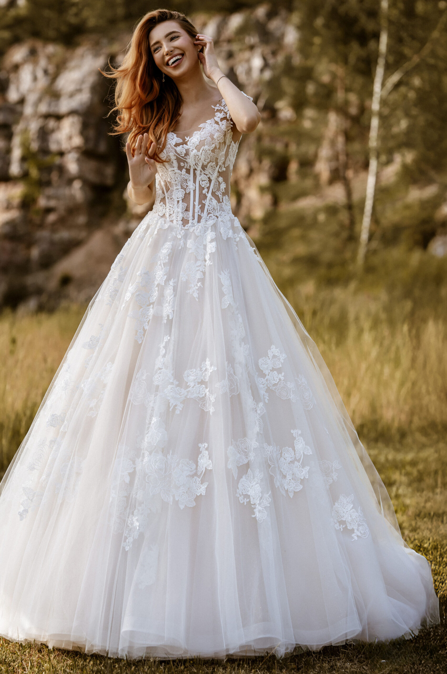 Hannelore face MS Moda robe de mariée princesse bustier coerset tulle et dentelle boutqie de robes de mariée Nogent sur Marne magasin de robes de mariée Annecy
