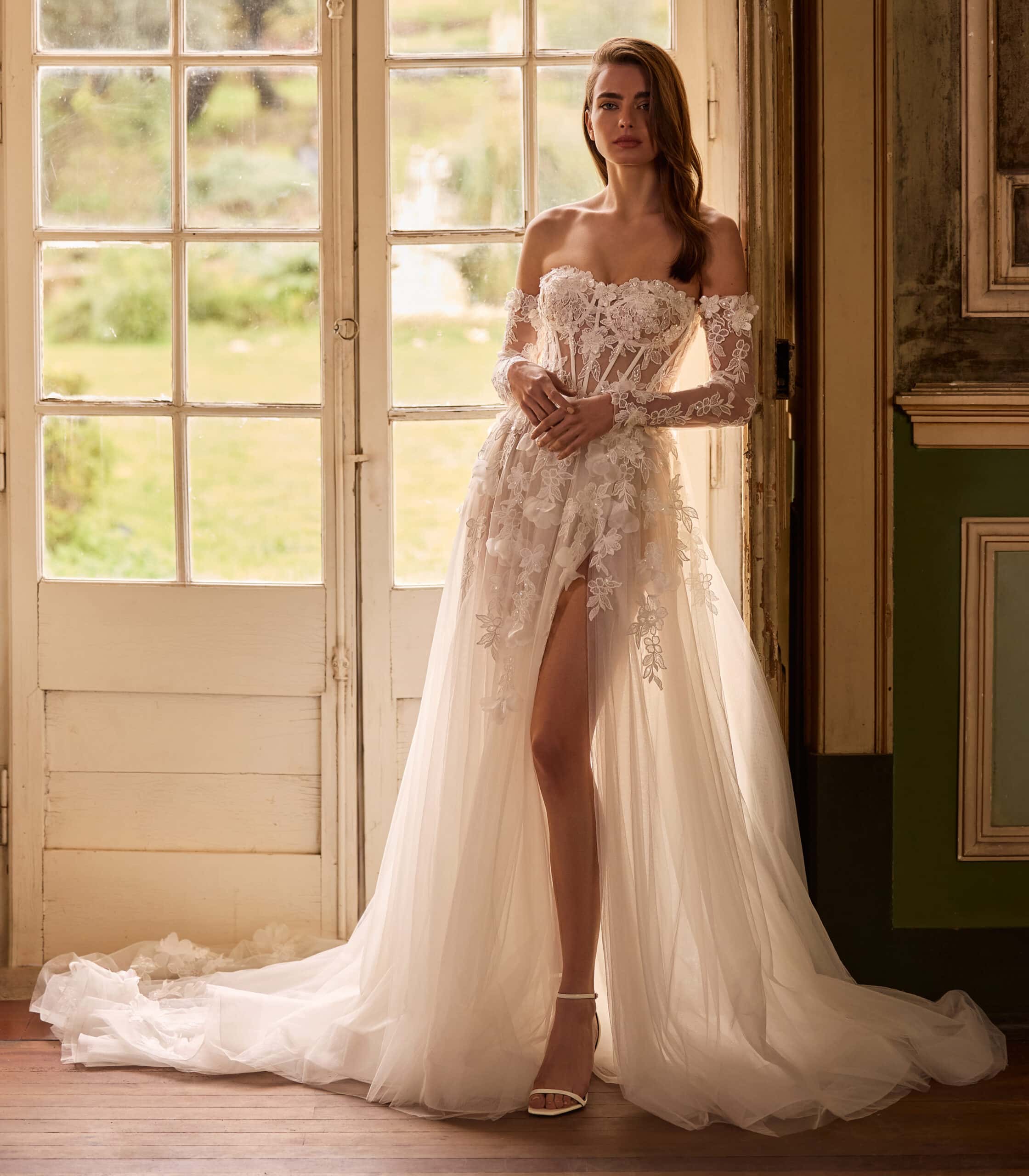 Heidi face Alberto Palatchi robe de mariée A-line trapèze bustier dentelle tulle magasin de robes de mariée annecy