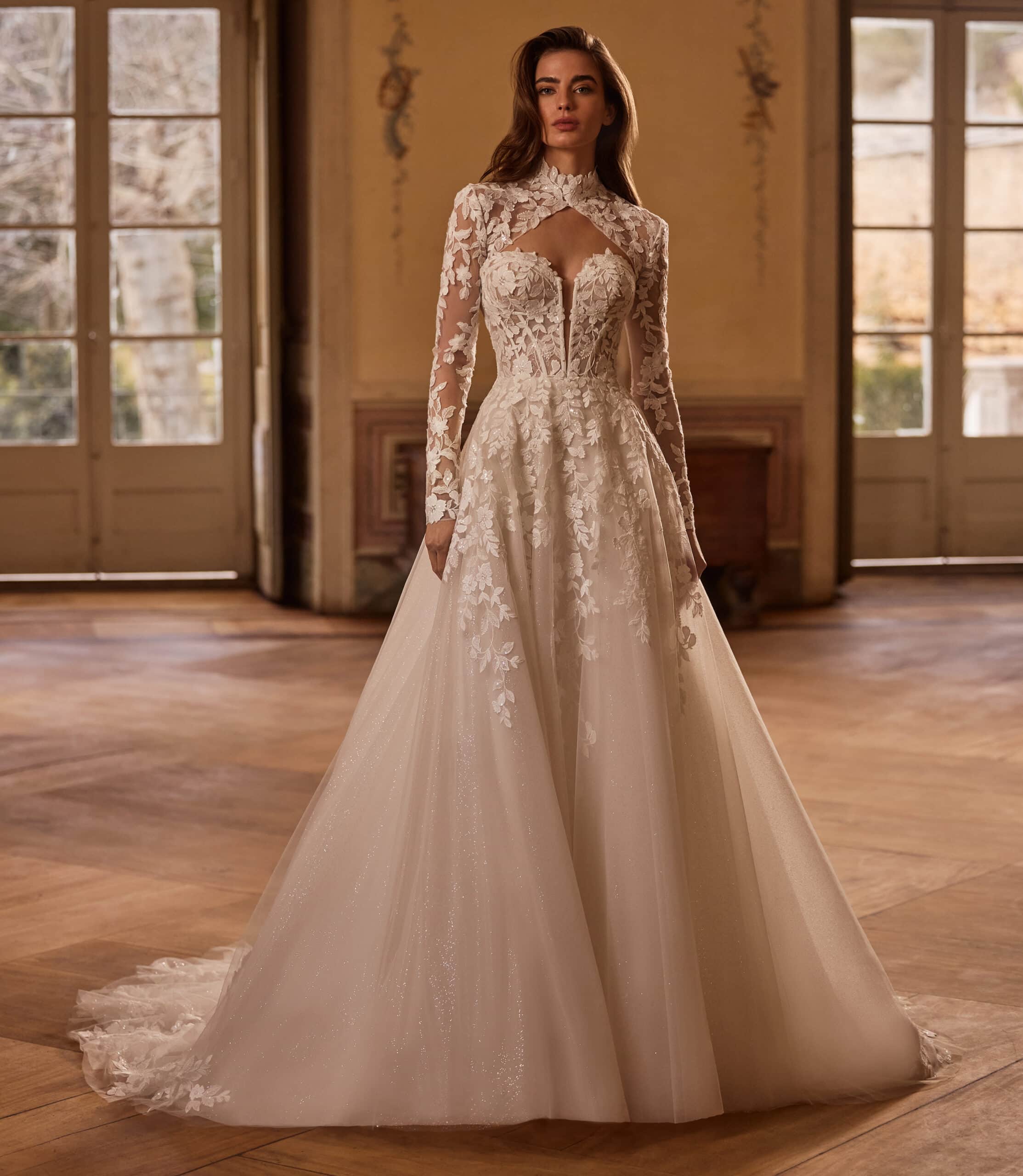 Jerry face Alberto Palatchi robe de mariée princesse A-line dentelle bustier coeur manches longues dentelle magasin de robes de mariée oscarlett annecy