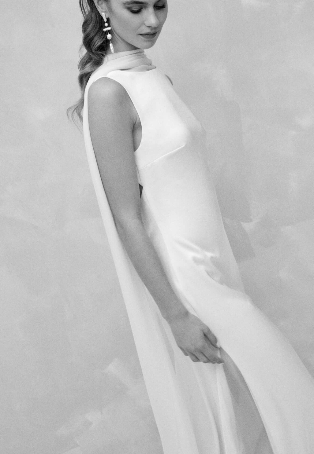Just the way you are 2 face Marylise robe de mariée fluide simple satin dos nu châle traîne boutique de robes de mariée Paris