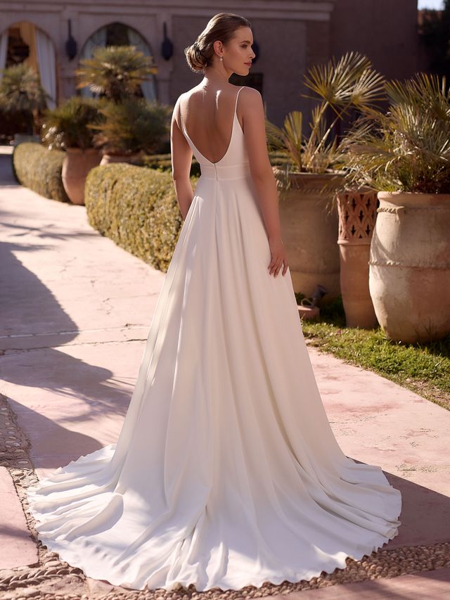 Luca dos Bianco evento robe de mariée A-line trapèze bustier décolleté V bretelles dines dos nu arrondi magasin de robes de mariée Annecy