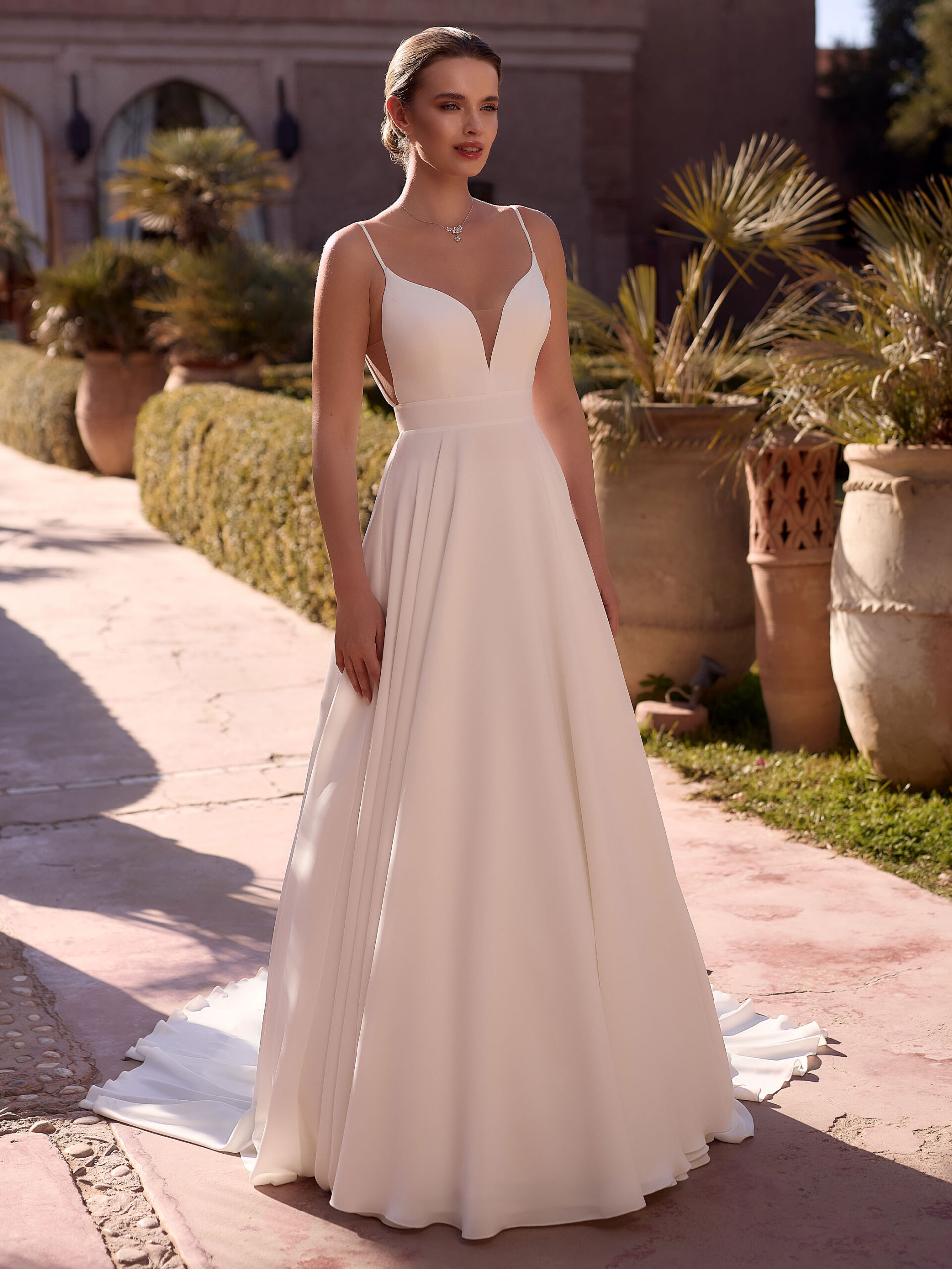 Luca face Bianco evento robe de mariée A-line trapèze bustier décolleté V bretelles dines dos nu arrondi magasin de robes de mariée Annecy