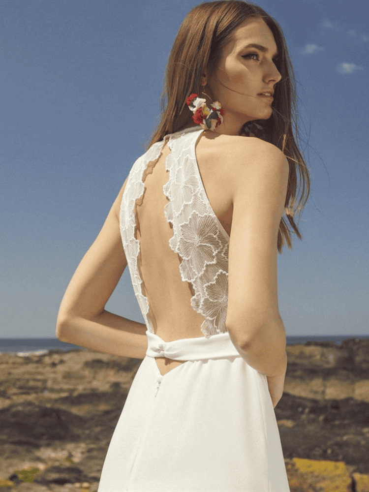 Nais dos Rembo atelier robe de mariée fluide boheme simple épurée légère mousseline encolure américaine dos nu fente jupe magasin de robes de mariée Paris