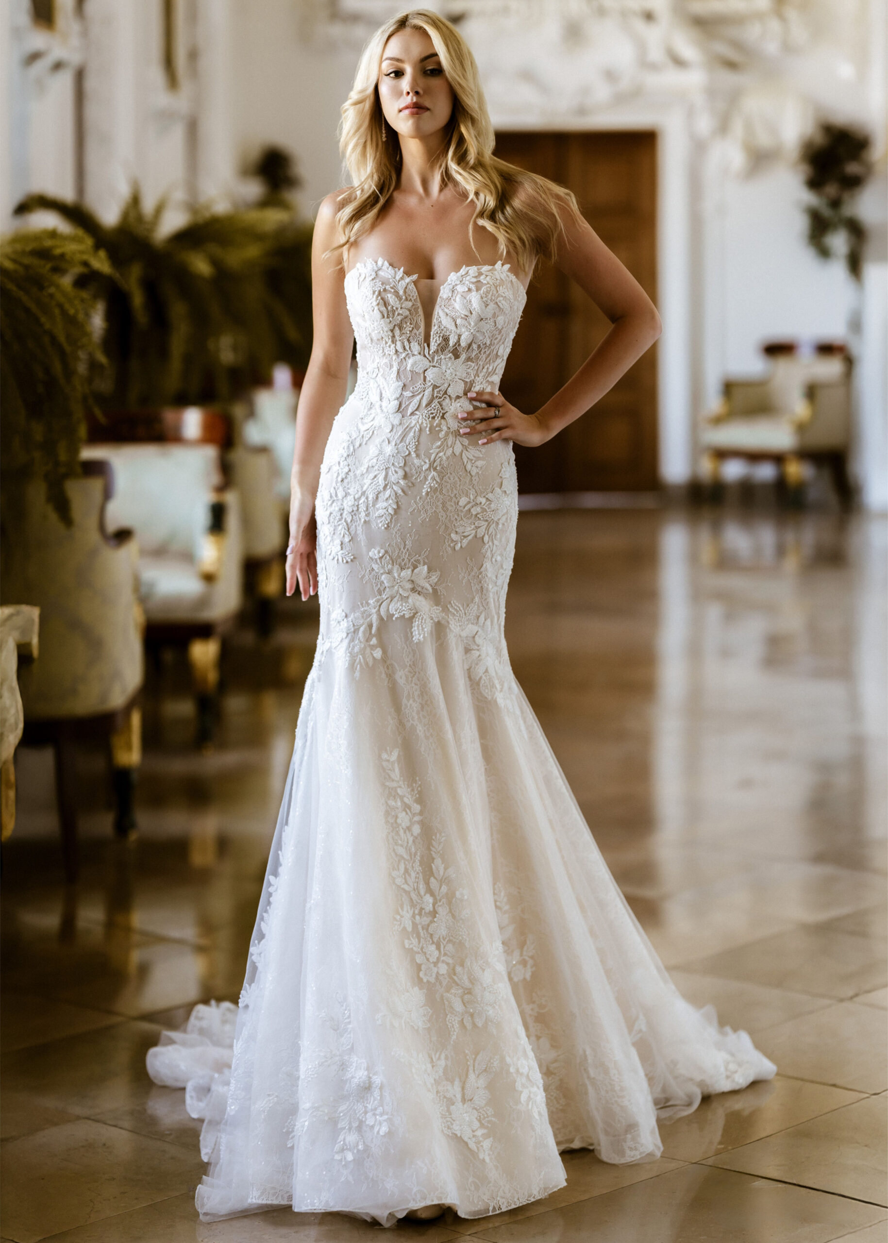 Paulette face MS Moda robe de mariée sirène dentelle bustier coeur traîne boutique de robes de mariée Annecy