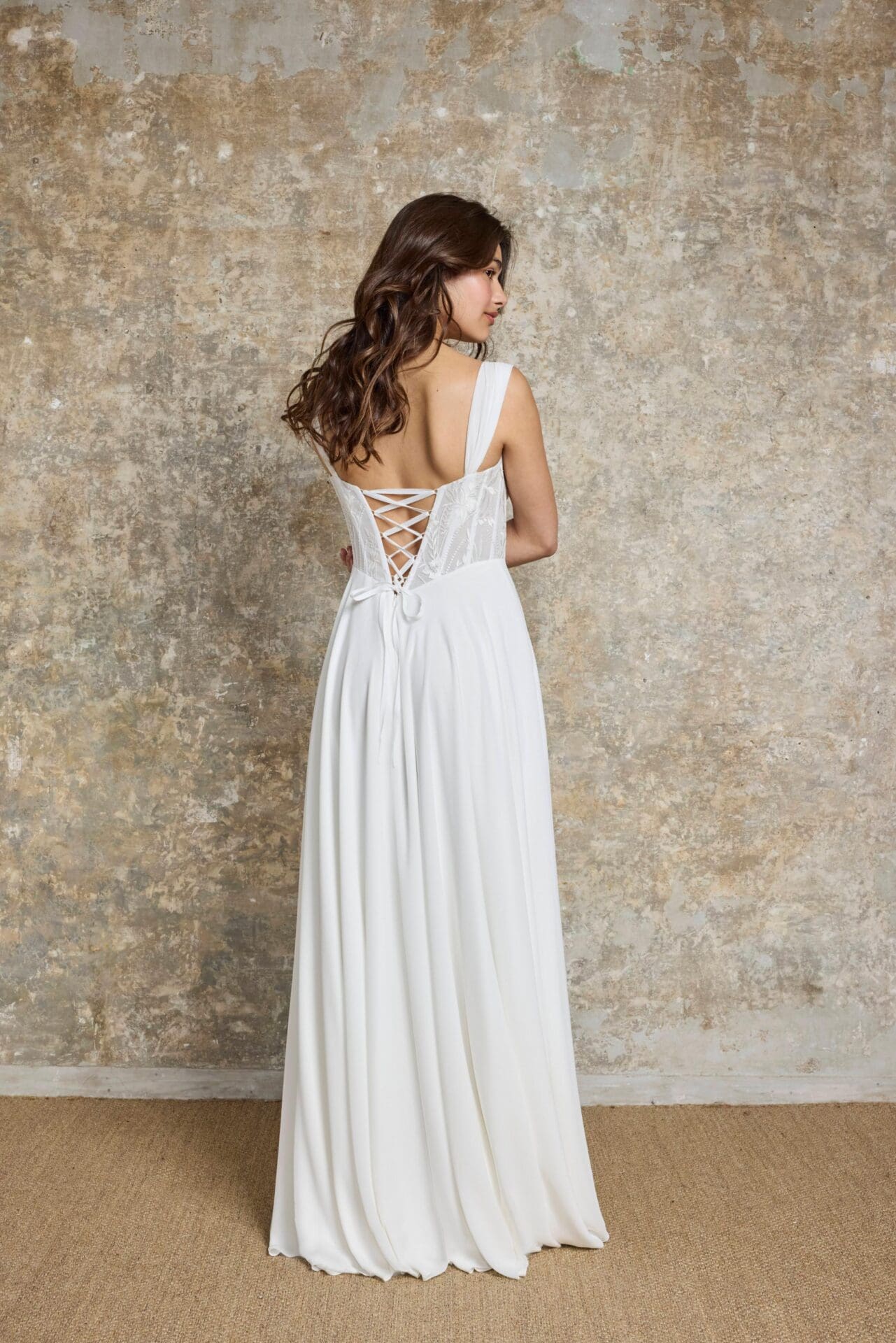 Penelope dos Lambert Créations robe de mariée fluide bustier corset bretelles jupe fendue traîne boutique de robes de mariée Paris