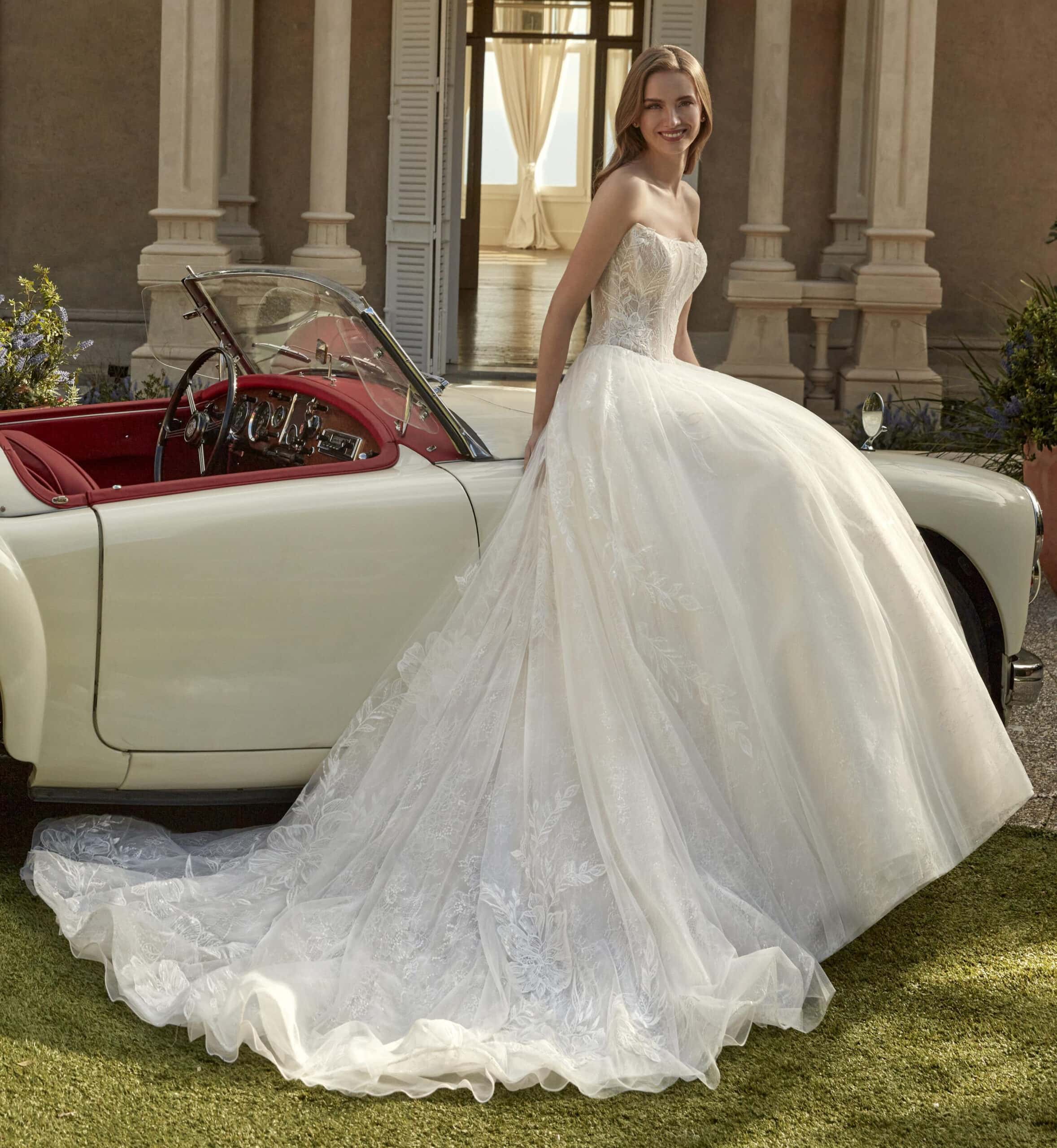 Salima face San Patrick robe de mariée princesse bustier tulle dentelle traîne magasin de robes de mariée