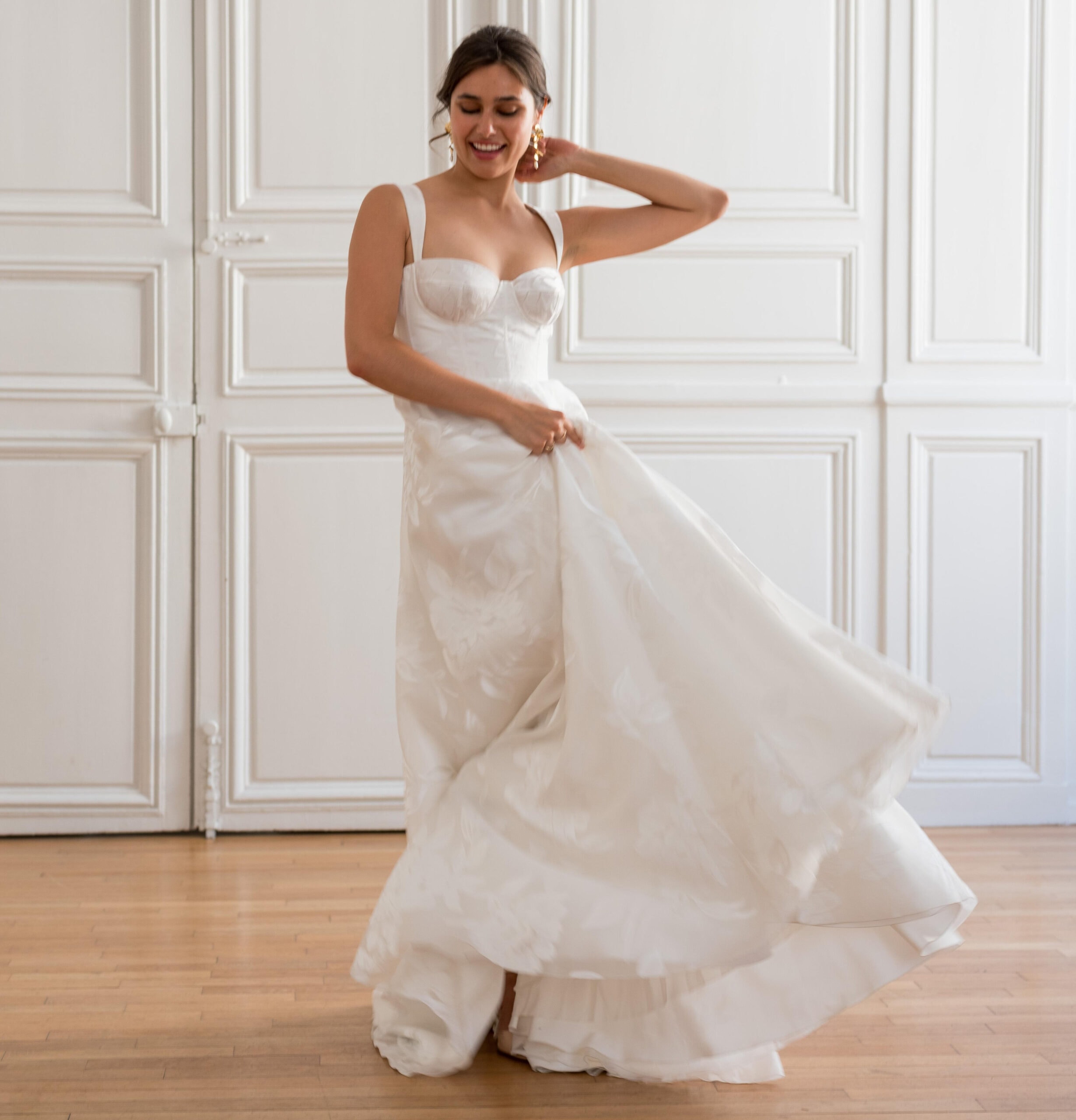 Selene face Lambert Créations robe de mariée A-line fluide décolleté corset bretelles jupe évasée boutique de robes de mariée Paris