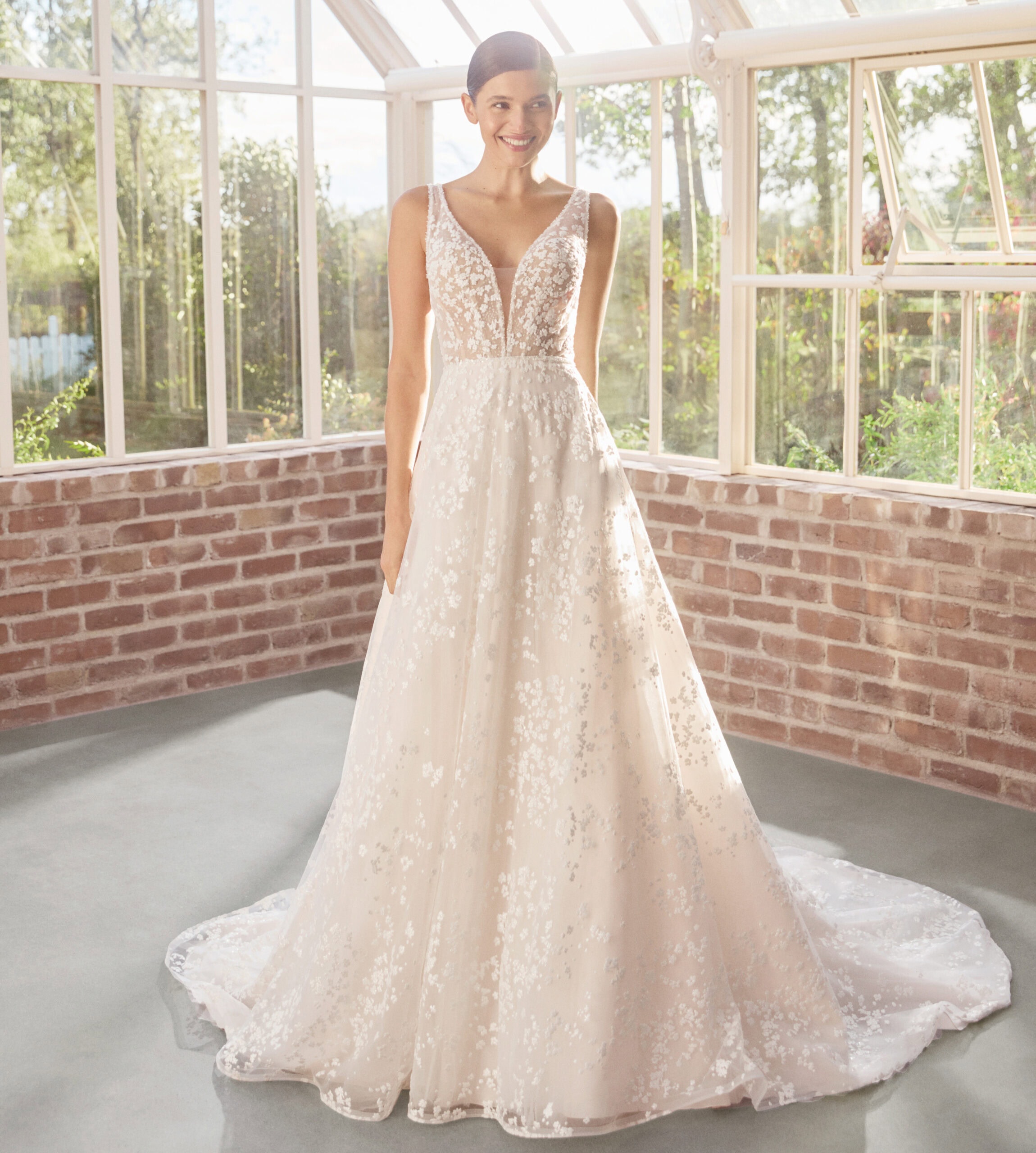 Selma face Alberto Palatchi robe de mariée A-line trapèze dentelle bretelles magasin de robes de mariée annecy