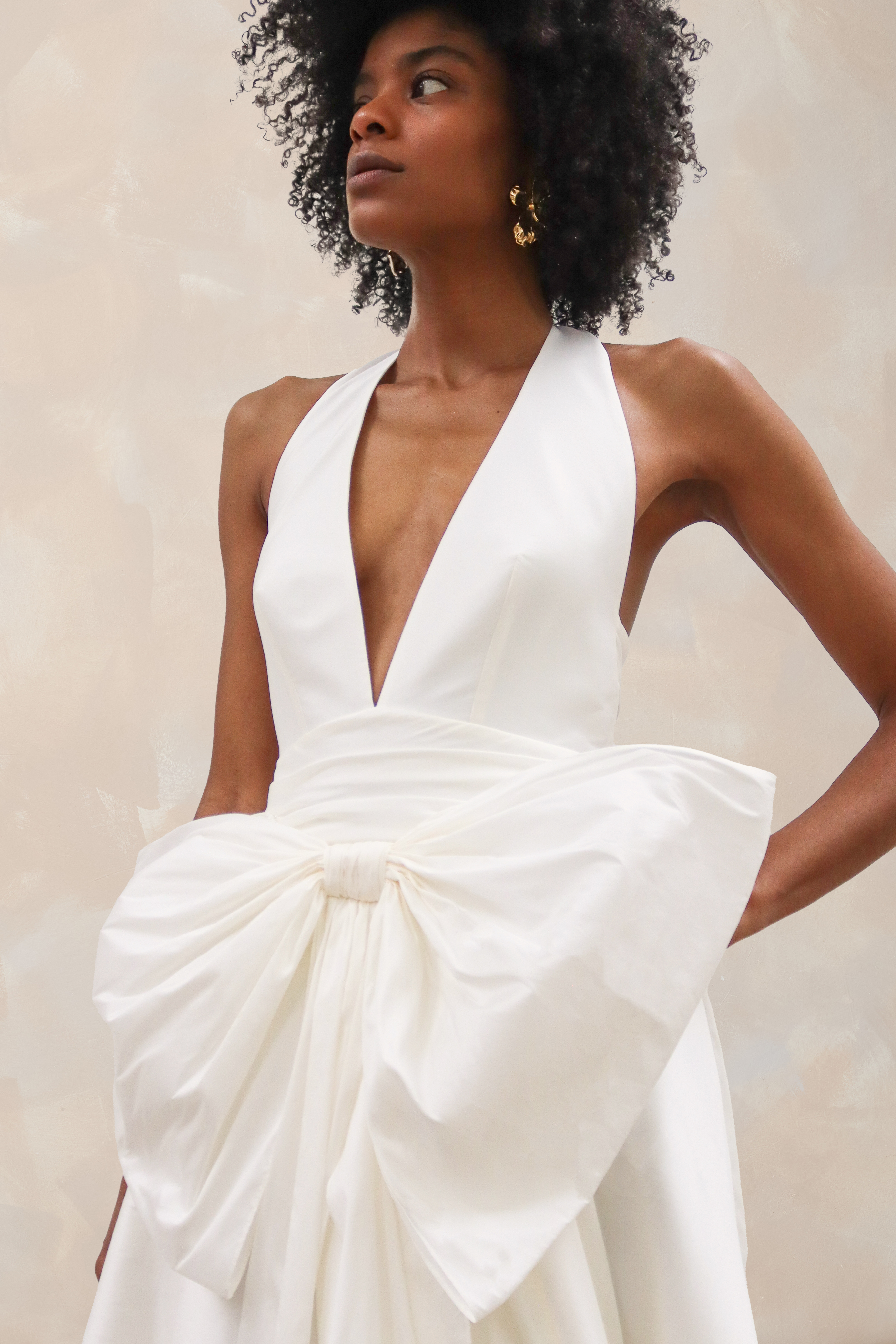 She loves you 1 face Marylise robe de mariée A-line taffetas décolleté v profond dos nu noeud taille boutique de robes de mariée Paris