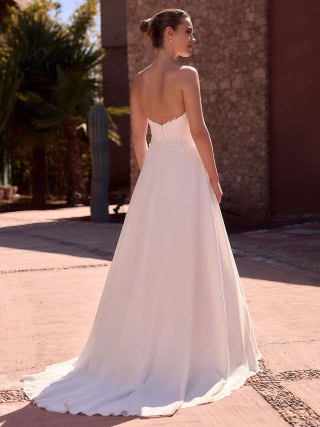 Winnie dos Bianco evento robe de mariée A-line traèze bustier coeur jupe mousseline traîne boutique de robe de mariée Annecy