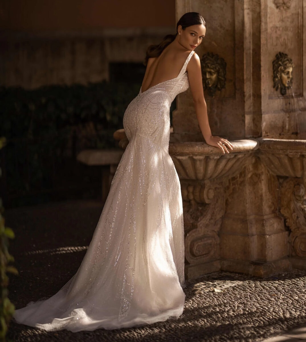 10131 dos Selestia robe de mariée sirène perlée décolleté carré bretelles taille marquées traîne magasin de robes de mariée Annecy