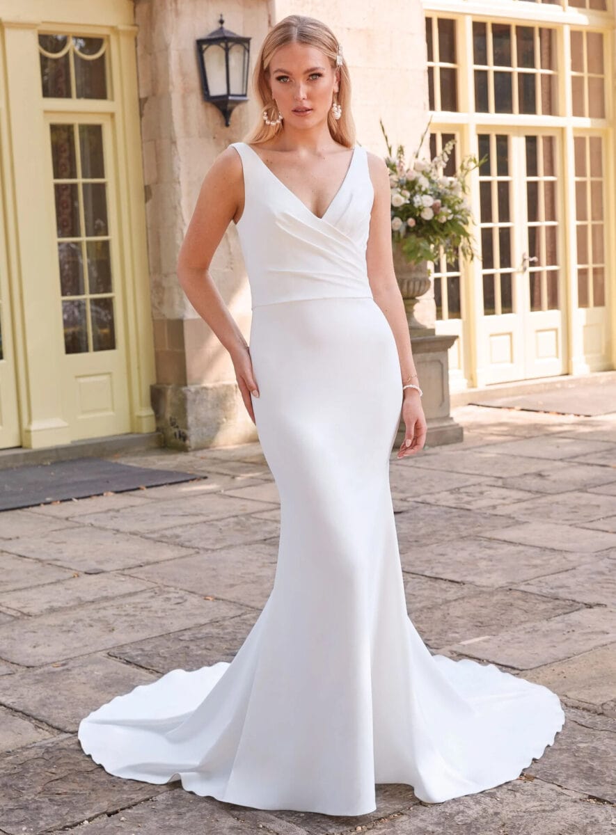 44325 face Justin Alexander robe de mariée sirène top drapé décolleté V bretelles traîne boutique de robes de mariée Paris