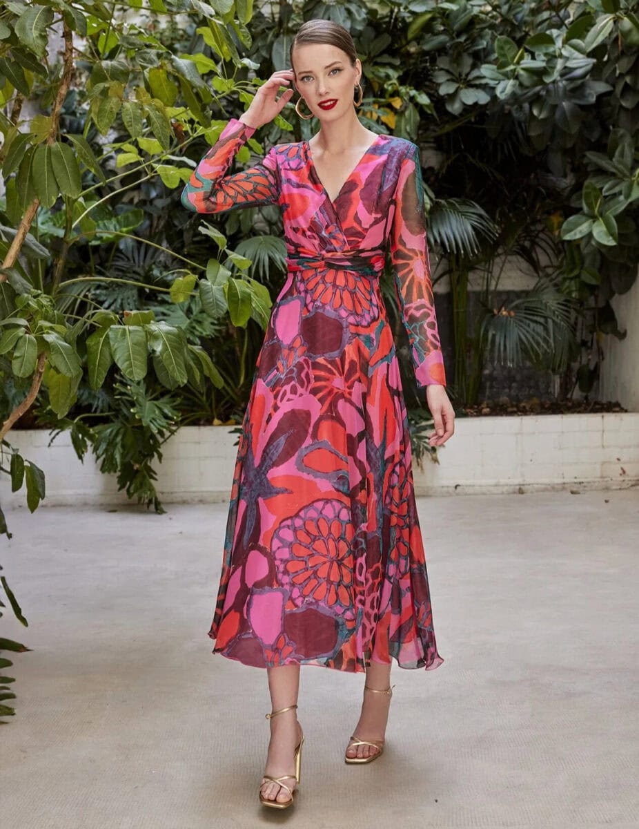 50631 face Carla Ruiz robe de soirée fluide mousseline top décolleté V manches longues ceinture drapée magasin de robes de mariée Paris