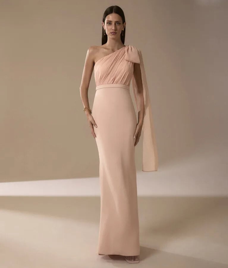 Ann face Nicole Milano robe de soirée sirène top symétrique drapée noeud oversize sur l'épaule ceinture fine taille jupe sirène magasin de robes de soirée Paris