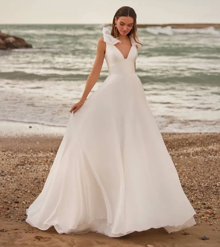 Aria face San Patrick robe de mariée princesse top décolleté V mikado bretelle noeud oversize ceinture large jupe organza magasin de robes de mariée Paris