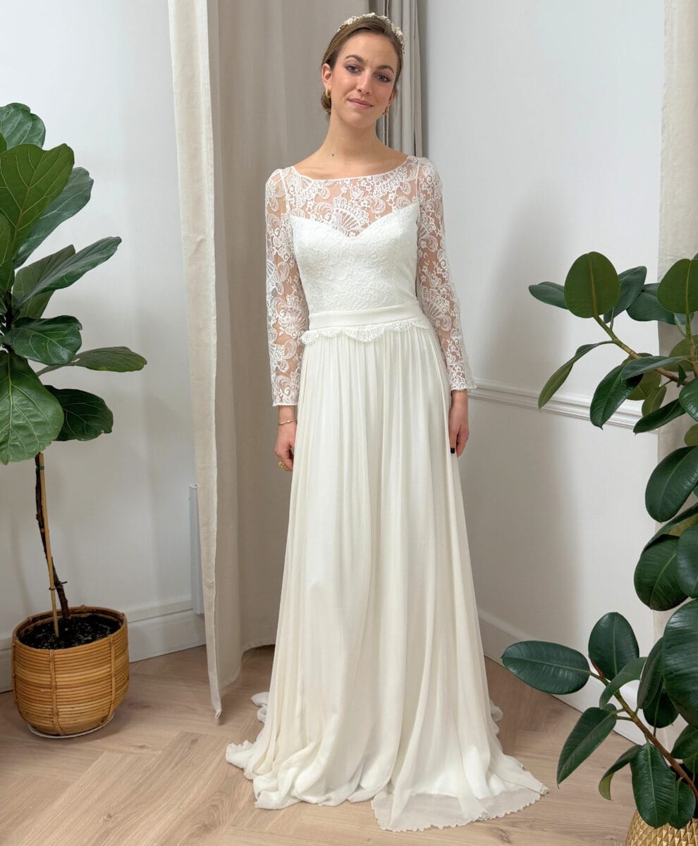 Art déco face robe de mariée bohême fluide top dentelle manches longues dentelle traîne boutique de robes de mariée Paris