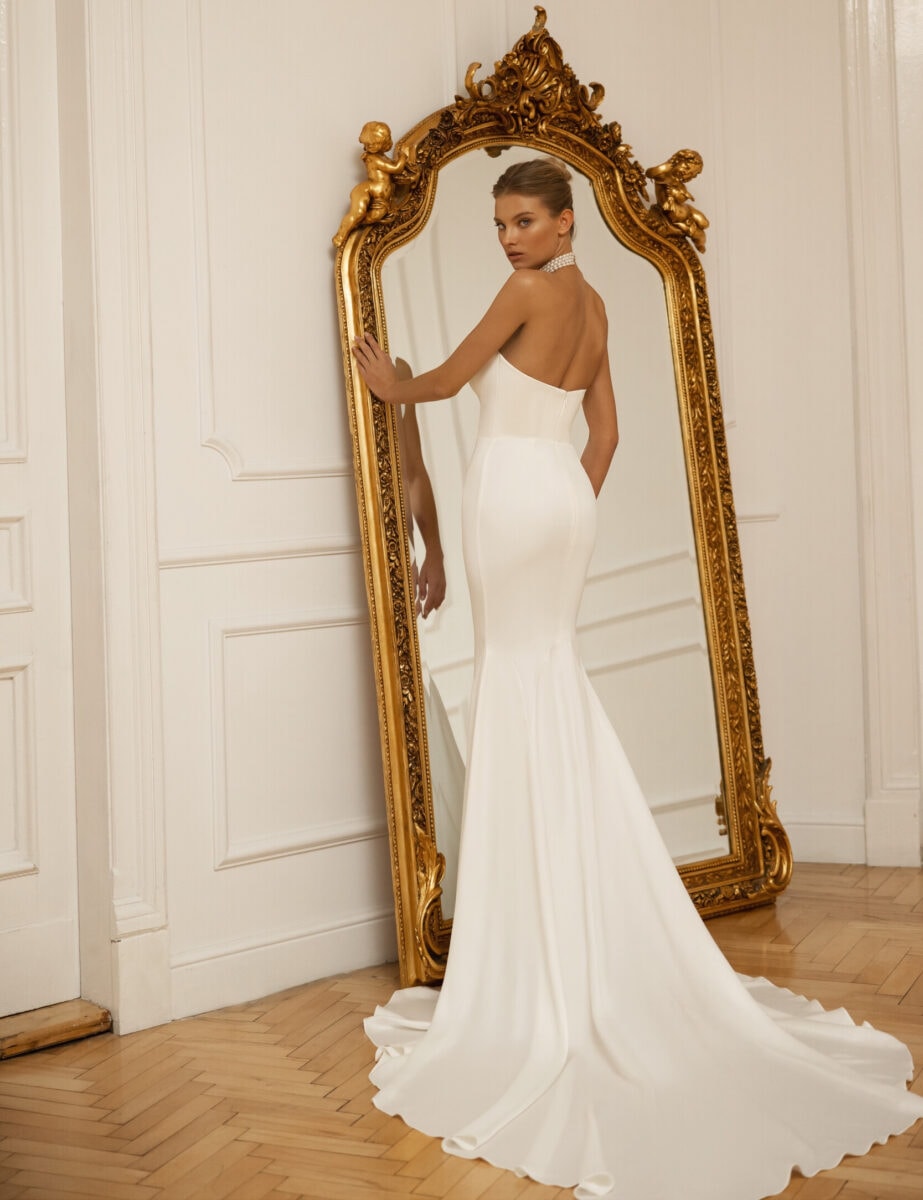 Augusta dos Eva Lendel robe de mariée sirène satin bustier coeur traîne boutique de robes de mariée Paris