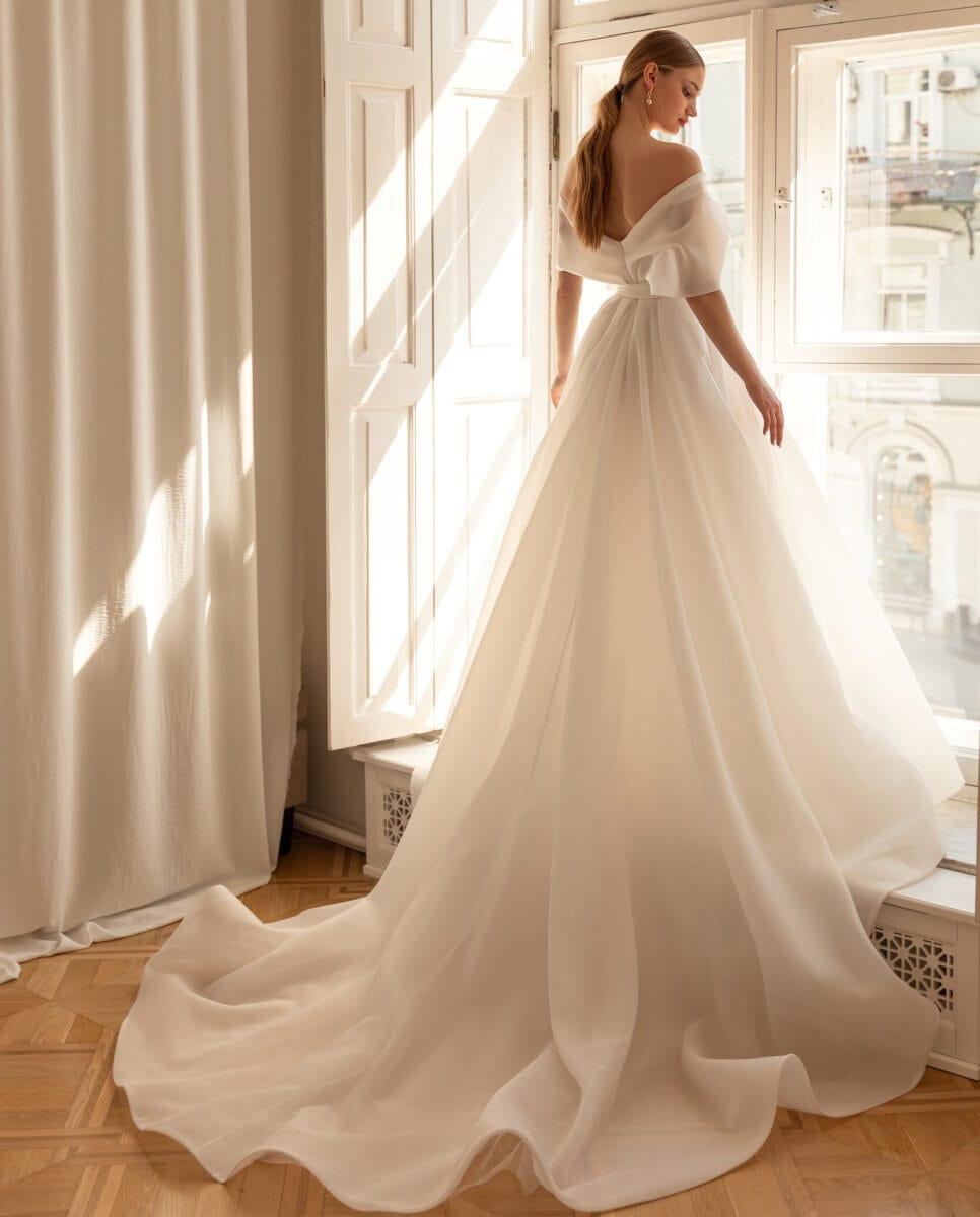 Darling dos Eva Lendel robe de mariée princesse organza décolleté dos traîne magasin de robes de mariée Paris