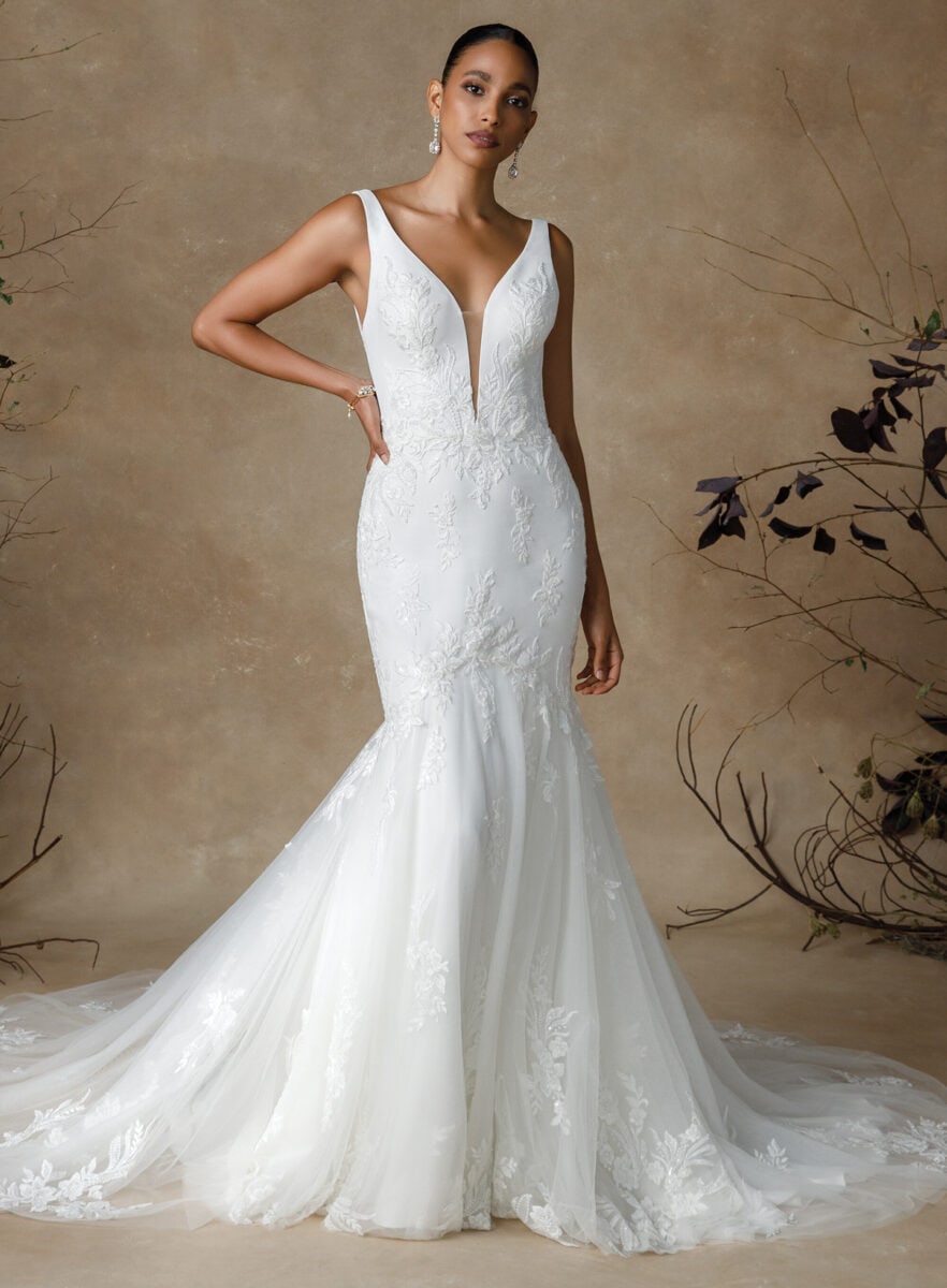 Gavin face Justin Alexander robe de mariée sirène en dentelle tulle jupe évasée décolleté V bretelles boutique de robes de mariée Paris