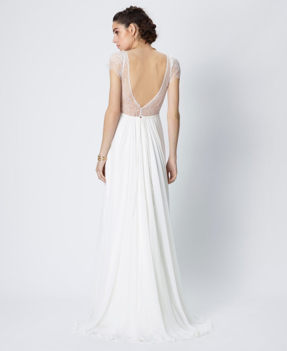 Giulia dos Rembo atelier robe de mariée fluide boheme folk simple épurée top dentelle décolleté V manchettes dentelle ceinture gallon jupe fluide à plis mousseline magasin de robes de mariée Paris