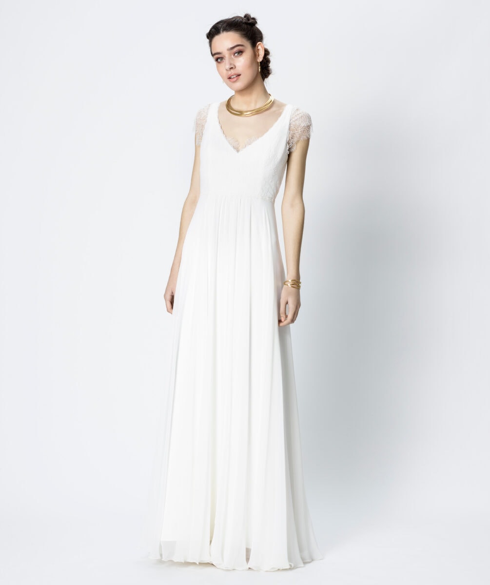 Giulia face Rembo atelier robe de mariée fluide boheme folk simple épurée top dentelle décolleté V manchettes dentelle ceinture gallon jupe fluide à plis mousseline magasin de robes de mariée Paris