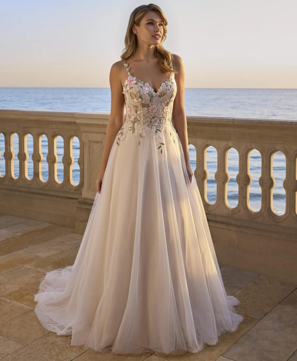 Jasmay face Ladybird Pronovias robe de mariée princesse tulle dentelle décolleté coeur bretelles fines florales traîne magasin de robes de mariée Annecy