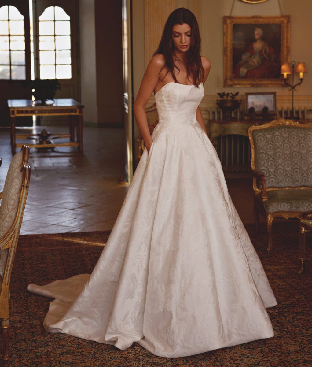 Josette face Justin Alexander robe de mariée princesse satin bustier vague traîne magasin de robes de mariée Paris