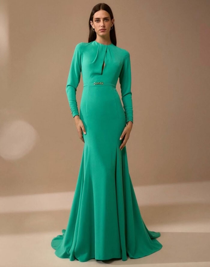 Kitty face Nicole Milano Pronovias robe de soirée sirène évasée manches longues traîne boutique de robe de soirée Paris