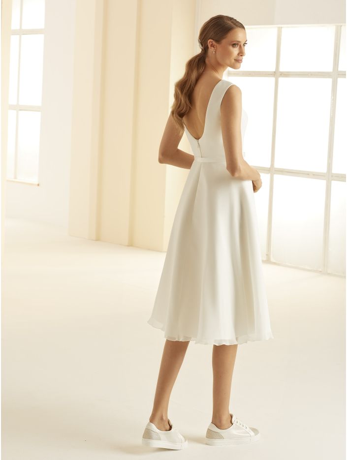 Kornelia dos robe de mariée courte décolleté V ceinture taille jupe courte boutique de robes de mariée Paris robe de mariée civile