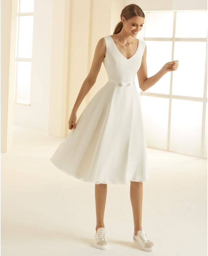 Kornelia face robe de mariée courte décolleté V ceinture taille jupe courte boutique de robes de mariée Paris robe de mariée civile