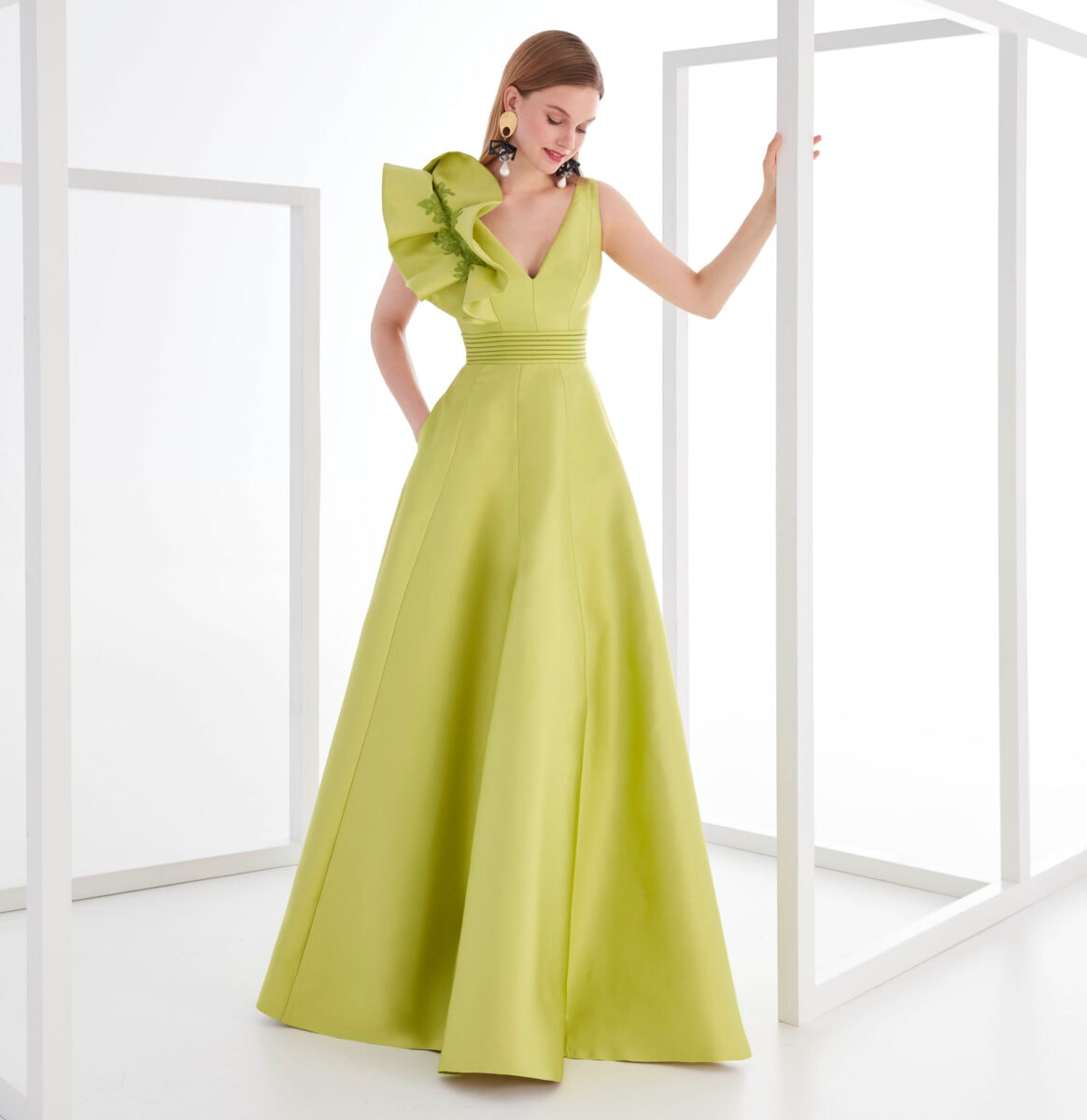 MG3710 face manu Garcia robe de soirée longue top décolleté V ceinture taille magasin de robes de soirée Paris