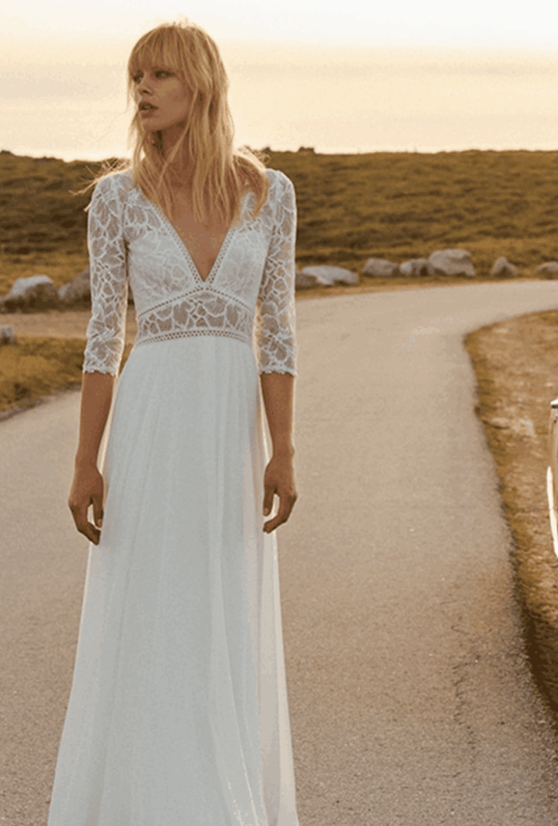 Maya face Rembo atelier robe de mariée fluide top dentelle décolleté V manches dentelle 3:4 ceinture large dentelle jupe fluide mousseline magasin de robes de mariée Paris
