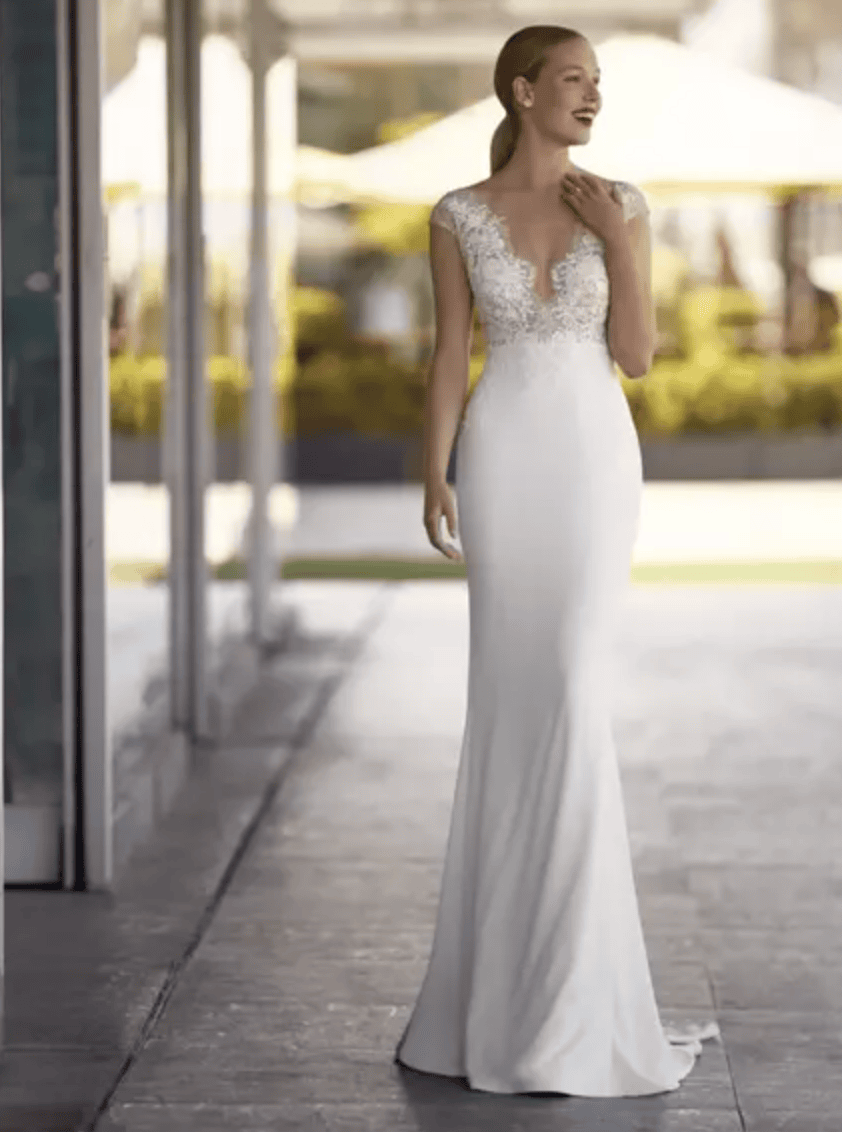 Rubi face Manu Garcia robe de mariée sirène crêpe dentelle traîne boutique de robes de mariée Paris