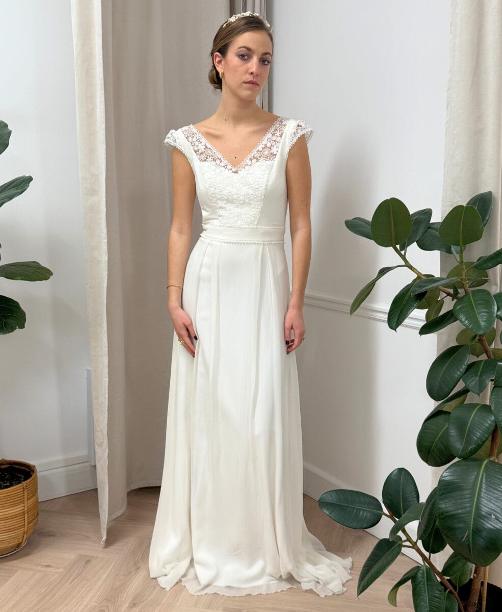 Soie face MademoiselleO robe de mariée bohême fluide mousseline top dentelle manchettes boutique de robes de mariée Paris