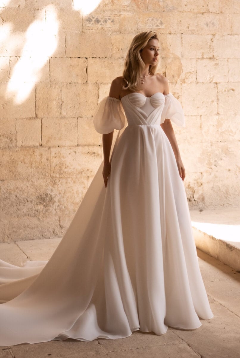 Versavia face Eva Lendel robe de mariée princesse organza bustier corset drapé traîne magasin de robes de mariée Paris