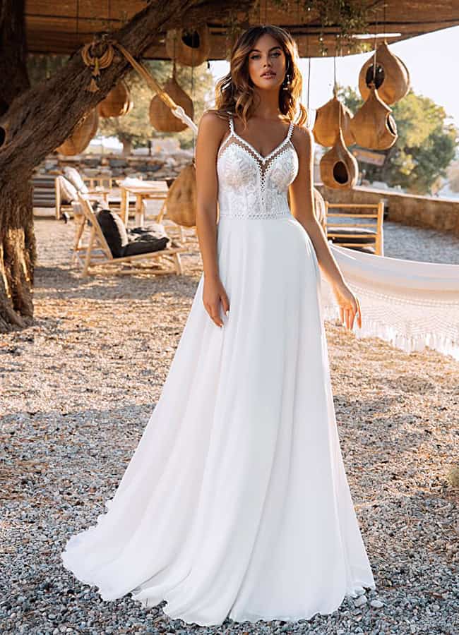 Zema face Ana Sposa robe de mariée top décolleté V bretelles fines dentelle jupe A-line mousseline fluide robe boheme champetre magasin de robes de mariée Paris