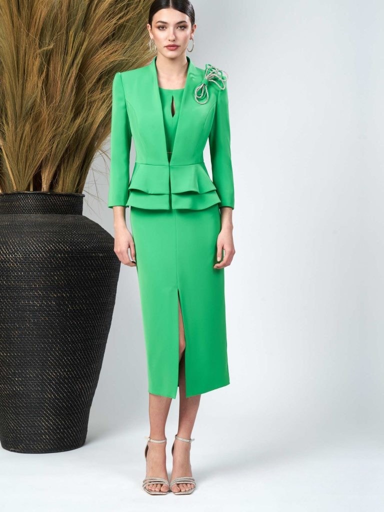 1240033 face Sonia Pena ensemble de soirée robe mi longue décolleté rond jupe fendue veste ajustée à volants magasin de robes de soirée Annecy