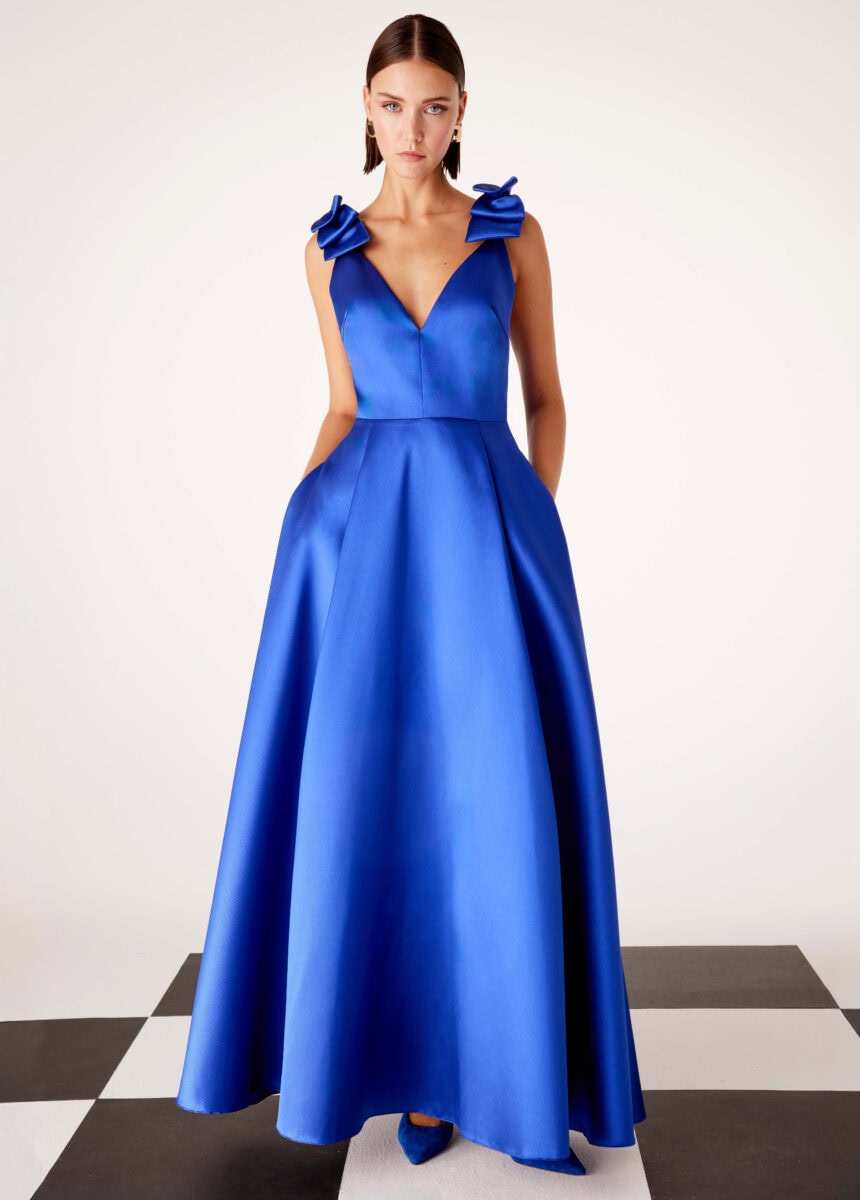 51528 face Carla Ruiz robe de soirée longue top décolleté V taille marquée jupe patineuse à plis magasin de robes de soirée Paris