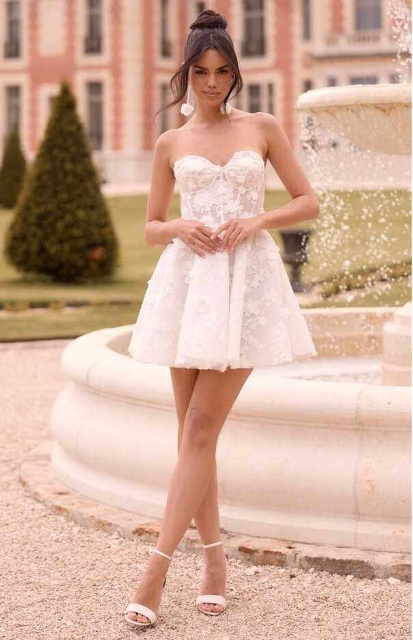 Bellita face Bianco Evento robe de mariée courte coupe patineuse bustier coeur jupe style année 60 magasin de robes de mariée Annecy