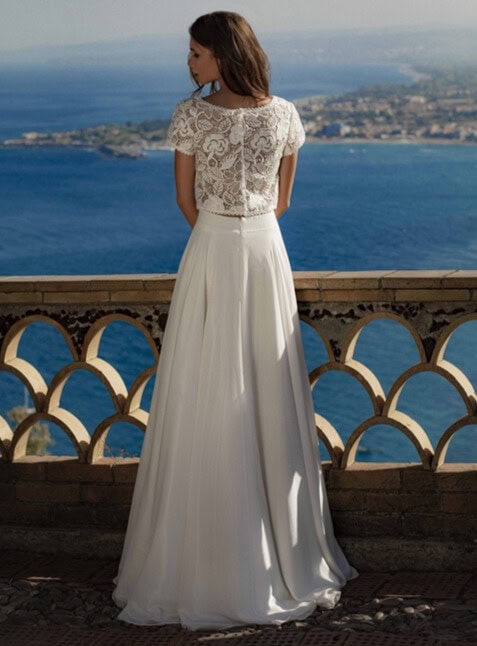 EN349H dos Créatif Paris top court manches courtes en guipure jupe asymétrique mousseline magasin de robes de mariée Paris